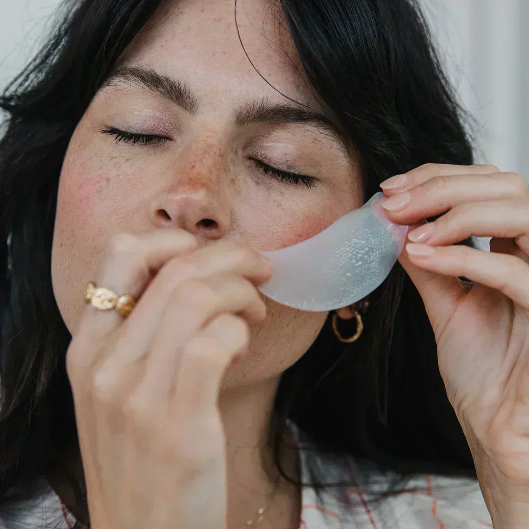 Comment bien appliquer vos patchs sous les yeux