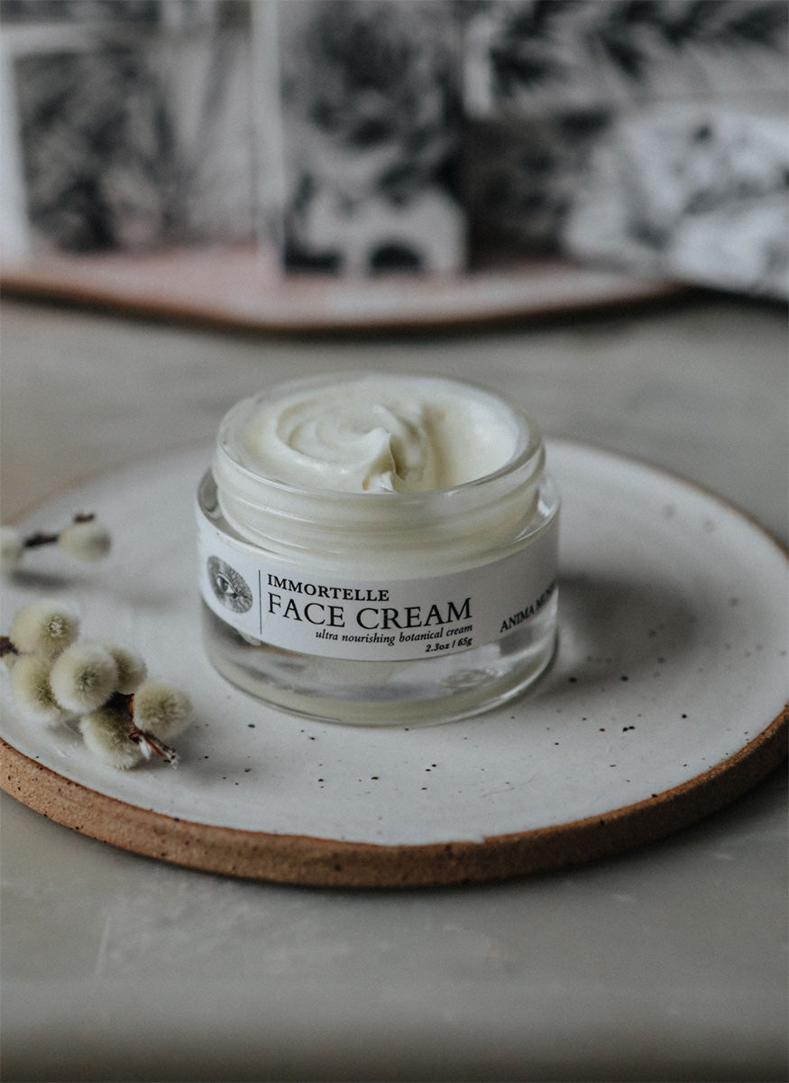 Crème Visage Immortelle - Anima Mundi. Pot ouvert pour voir la texture