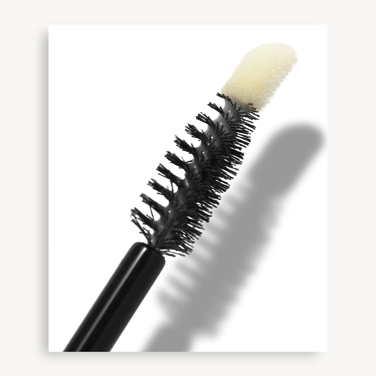 Lash & Brow Sérum - Agent Nateur - gros plan sur le double applicateur